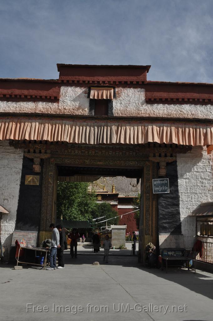 10092011Xigaze-Gyangzi-Palcho Monastery-dzong_sf-DSC_0652.JPG